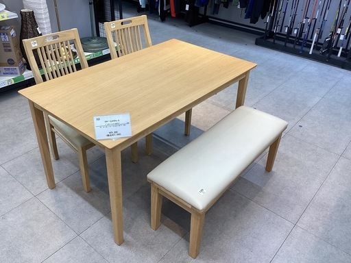 【取りに来られる方限定】　マナベインテリアハーツベンチダイニング　四点セット　傷、汚れ有