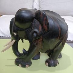 象の置物2体