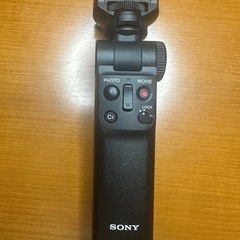 Sony デジタル一眼レフカメラ VLOGCAM ZV-E10 グリップつきの画像