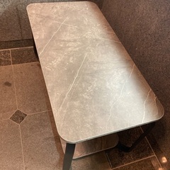 大理石風ローテーブルの画像