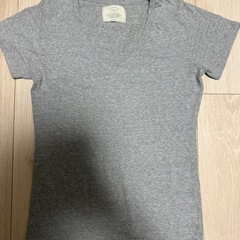Ungrid グレーVネックTシャツ