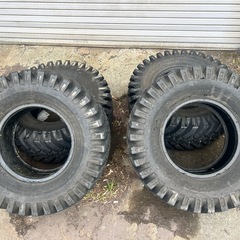 スパイクタイヤ　12.5/70R16　