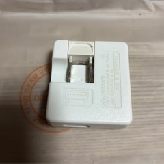 au MP-QCA 折りたたみ式充電器の画像