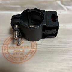 ハンドルクランプ ブラック 赤ボタンの画像