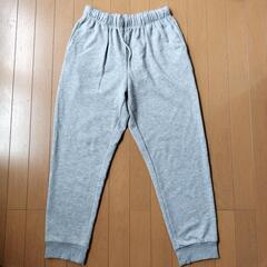 未使用に近い　グレー　スウェットパンツ