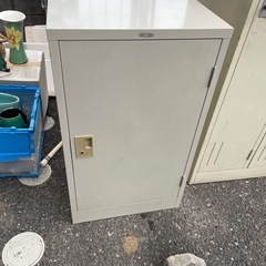 書庫 オフィス収納　汚れあり　カギなし