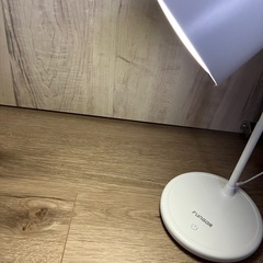 【美品】3段階変光デスクライト、LEDランプの画像