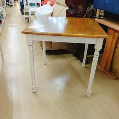 正方形テーブル フレンチカントリー風 ダイニングテーブル  木目天板 & 白脚 全体的に小傷【こちらは店舗です。浜村鹿野温泉ICから3分 買取本舗 宮本リサイクル 営業時間9～19時 定休日水曜のみ←連絡できませんm(_ _)m】の画像