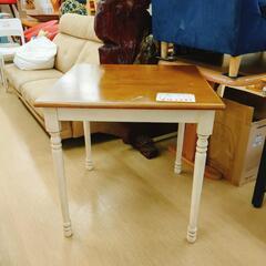 正方形テーブル フレンチカントリー風 ダイニングテーブル  木目天板 & 白脚 全体的に小傷【こちらは店舗です。浜村鹿野温泉ICから3分 買取本舗 宮本リサイクル 営業時間9～19時 定休日水曜のみ←連絡できませんm(_ _)m】の画像