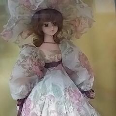 展示ケース　人形付きの画像