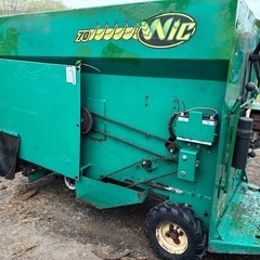 自走式給餌車WIC70の画像