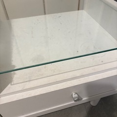 白のドレッサー(テーブル)の画像