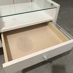白のドレッサー(テーブル)の画像
