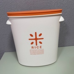 【お取引中 】日本製 米びつ 5kg オレンジ 計量カップ付 お...