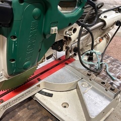 レーザー付きHITACHI スライド丸のこ　C8FSH  実動品の画像