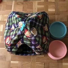 猫ハウス、ご飯入れ