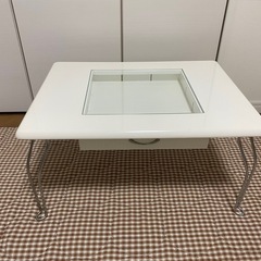 折り畳みテーブルの画像
