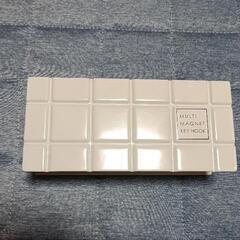 玄関ドア　マグネット収納