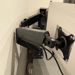DELLモニター＆ASUSモニター　モニターアーム付きの画像
