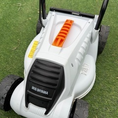 アイリスオーヤマ 芝刈機 電動 刈込幅320mm 刈込高さ3段階調整 ロータリー式 G-320W の画像