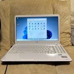 半分ジャンク品　 NEC lavei ホワイト　ノートパソコン　15.6インチ　の画像