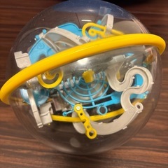 知育玩具　ビー玉転がし