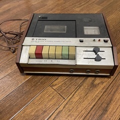 アンティーク　レトロなカセットデッキ