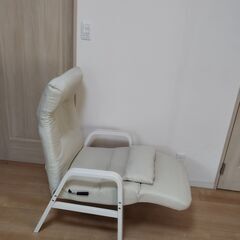 (家具)アイリスオーヤマ リクライニングウッドアームチェア FAC-RHBの画像