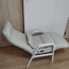(家具)アイリスオーヤマ リクライニングウッドアームチェア FAC-RHBの画像
