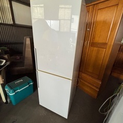 中古の2009年式サンヨ冷蔵庫になります、