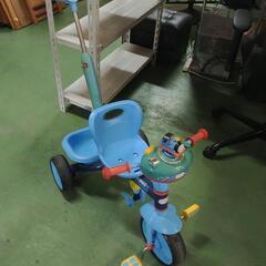 青色三輪車 後ろハンドル付き 幼児用の画像
