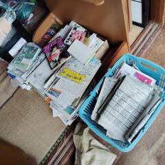 無料！家の不用品片付け中　
紙　新聞　色々