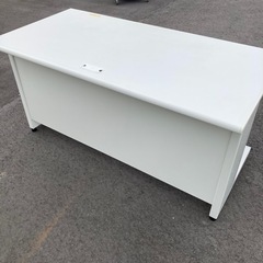【OF-28】Plus プラス スチール製 オフィスデスク 横幅140cm 平机 ワークデスク ホワイトスチール 事務机 OAデスク　検)事務机　オフィス チェア　会議 椅子　ロッカー　ミーティングテーブル　応接ソファ 店舗 事務所 什器　書庫 本棚 ラック デスク スチール 美品多数 格安 【中古オフィス家具】の画像