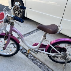 ピンク子ども用自転車の画像