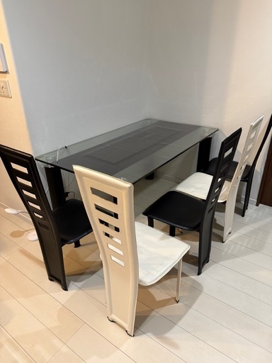 ダイニングテーブル　食卓