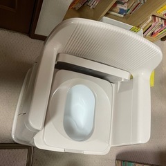 【新品未使用】トンボ　ポータブルトイレ背もたれ型の画像