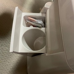 【新品未使用】トンボ　ポータブルトイレ背もたれ型の画像