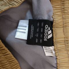 《希少》　アディダスナイロンパンツ　両太ももにもポケットありの画像