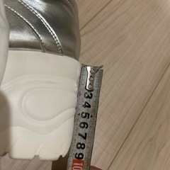 シルバー厚底スニーカーの画像