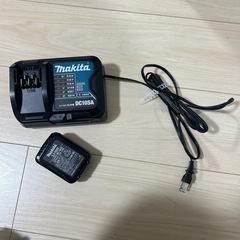 マキタ製 バッテリー式掃除機（スタンド付き）の画像