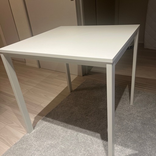 IKEA ダイニングテーブル ヴィーハルス (うぃにんぐ) 南船橋のテーブル