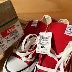 新品未使用タグ付き　コンバース　赤　23.5㎝の画像