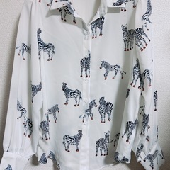 ドールアップウップス シマウマプリント　ブラウス ZARA 総柄...