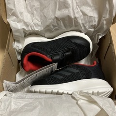 【新品未使用】adidas（アディダス）子供靴　12cmの画像