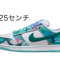 Futura × Nike SB Dunk Low 