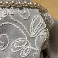 刺繍パール付きグレー長袖トップスの画像