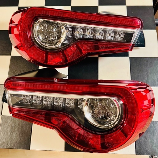 86/BRZ後期純正テール