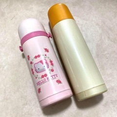 2本✴︎ハローキティ　サンリオ　水筒　レトロ　ケーター　キャラクターの画像