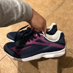 新品　asicsの画像