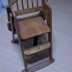 木製のトレイ付きハイチェア